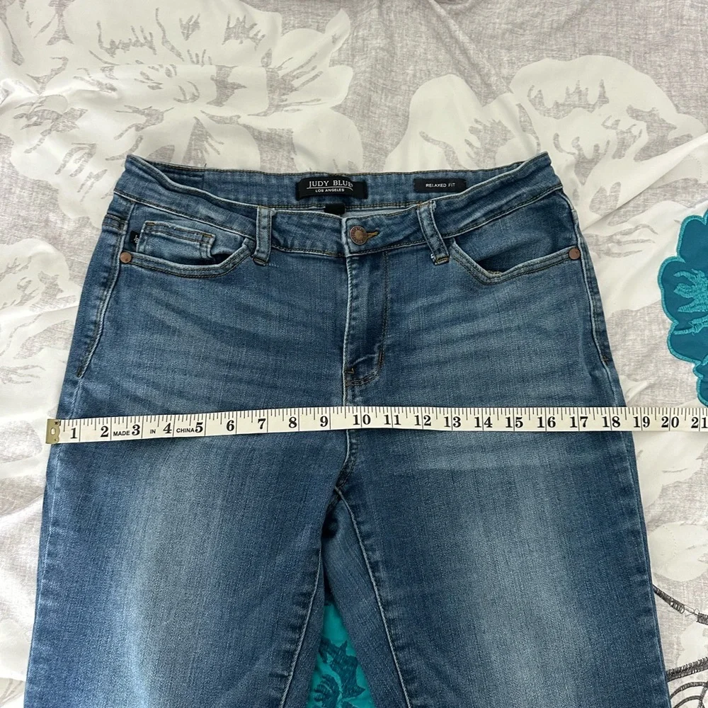 Judy Blue Jeans Women’s 31 Blue Relaxed Fit Mid Rise Medium Wash Tapered Leg